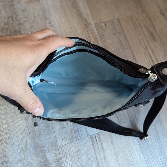 BAGGALLINI black nylon crossbody shoulder bag - Picture 9 of 9